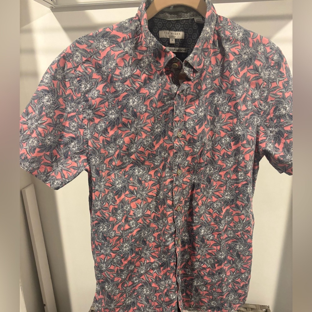 Ted Baker Hawaiian‎  Style Shirt Mens   Navy/White Floral on Pink  Short Sleeve